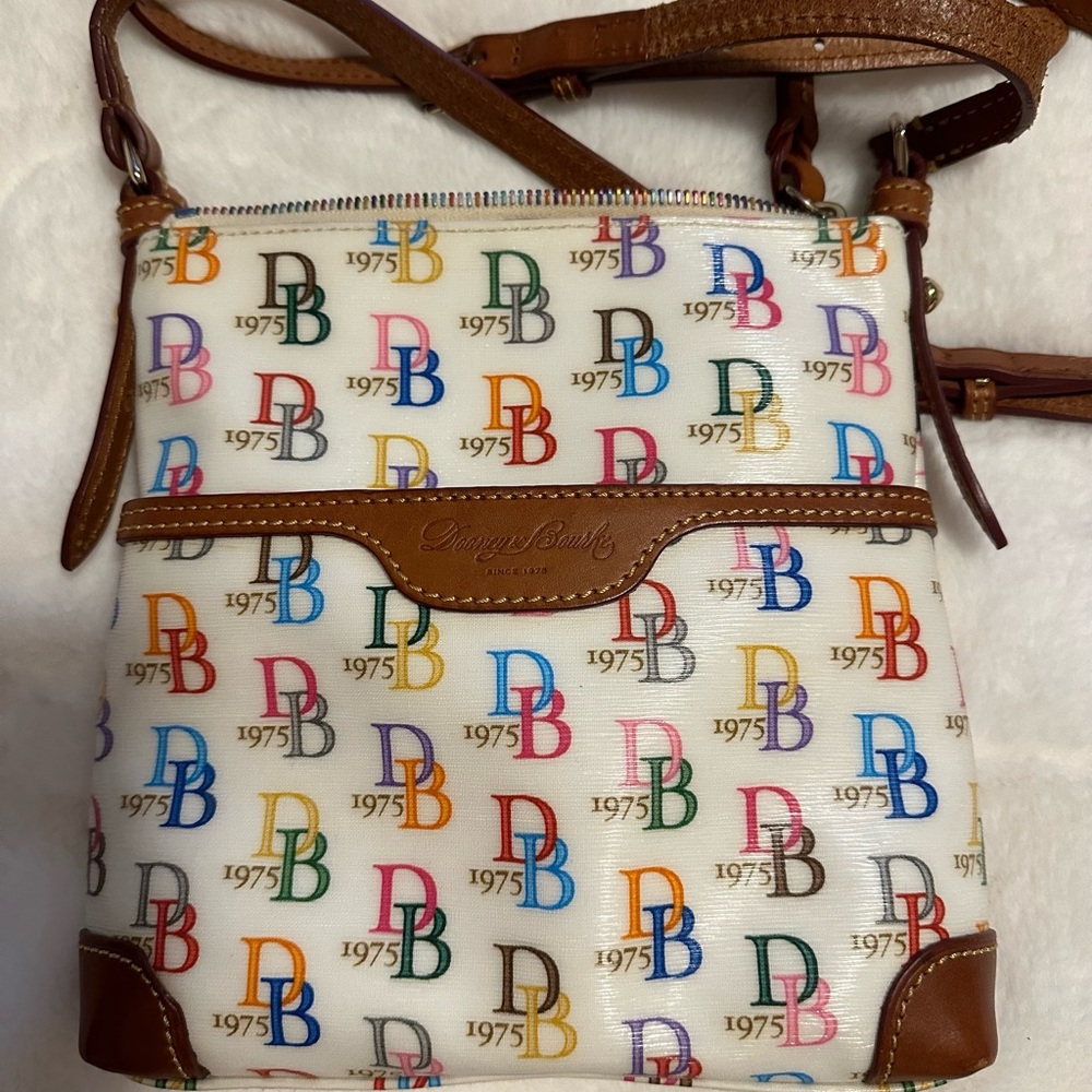 Dooney Bourke handbag!!! 
Like new !! Vintage! Smoke & pet free home.